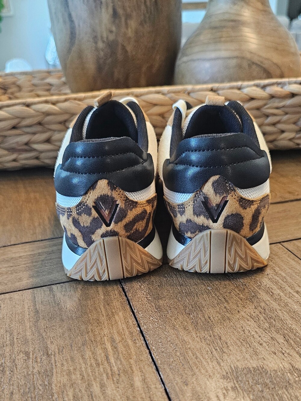 Vionic Women's Orthopedic Tan White Lace-Up Sneakers Women's Sz 8.5 - Picture 3 of 12